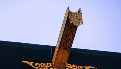 Image News MENGENAL MIZAB AL-RAHMAN, TALANG AIR BERBALUT EMAS DI BAGIAN ATAS KABAH